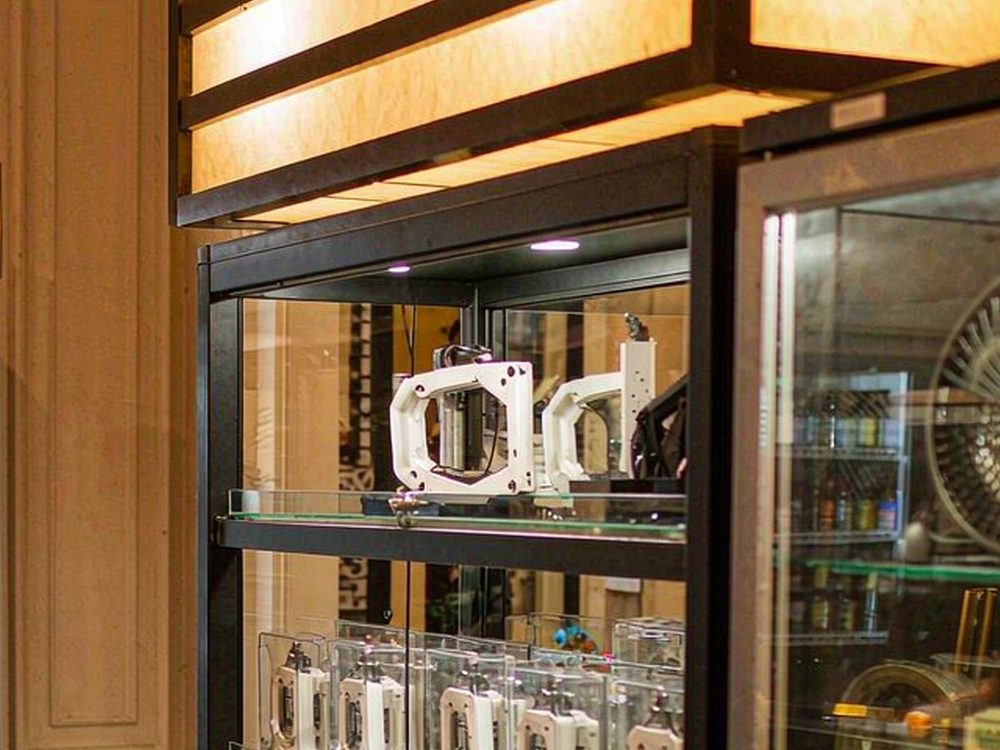Restocking Vapowanie products in Lima — bulk case